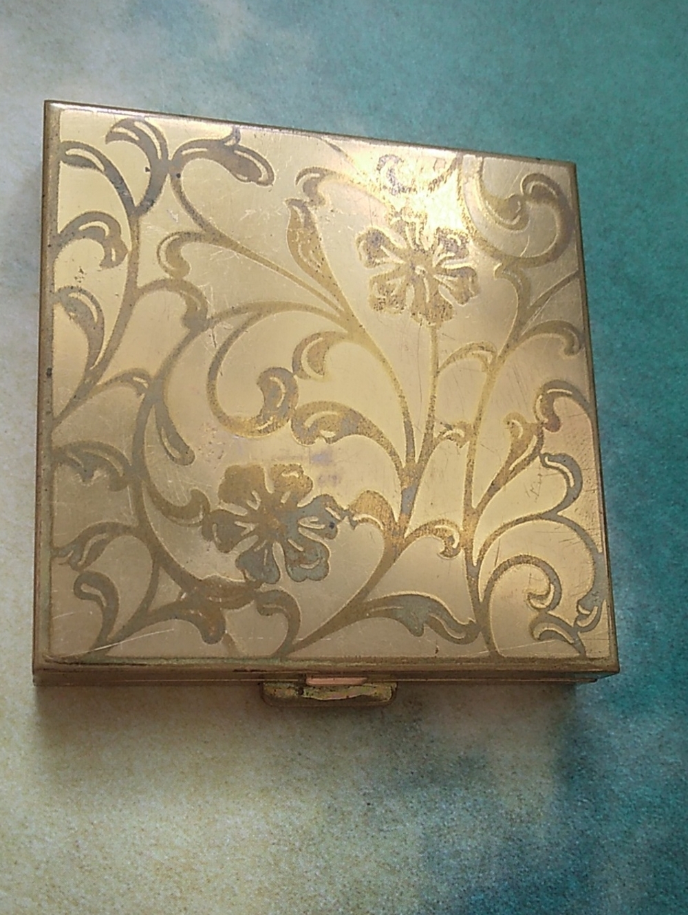 Vintage Volupte 1940s 1950s Gold Floral Powder Compact Mirror